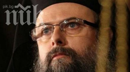 пловдивският митрополит николай паркира незаконно лимузината стария град снимка