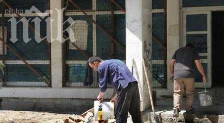 цар киро довършва хотела