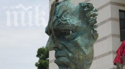 откриват бронзовата глава борис христов дома културата пловдив