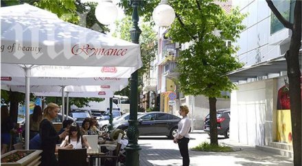 стрелецът бургас целел саксиите грешка уцелил жените