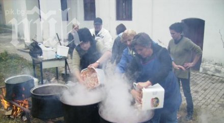 курбан молебен здраве правят годишнината земетресението пернишко