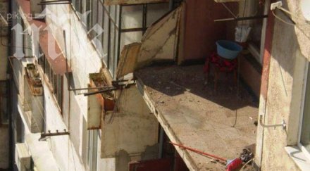 тонен панел блок падна терасата откърти снимка