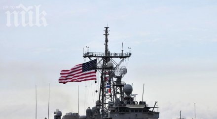 американски крайцер влиза черно море