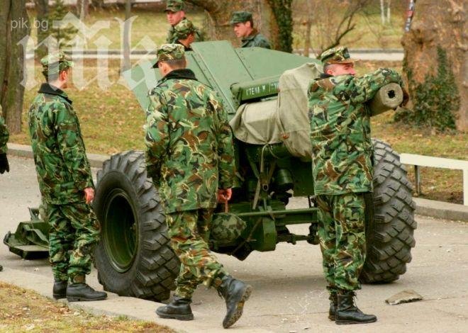 Камион, превозващ войници на Националната гвардия на Украйна, се преобърна