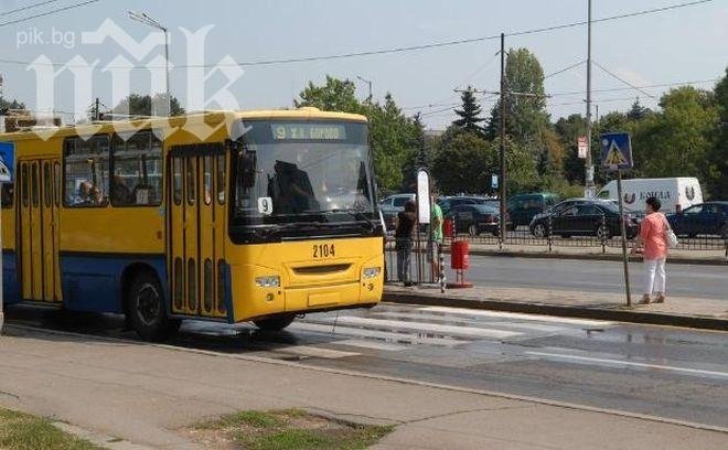 Жена пострада при катастрофа с тролей в София