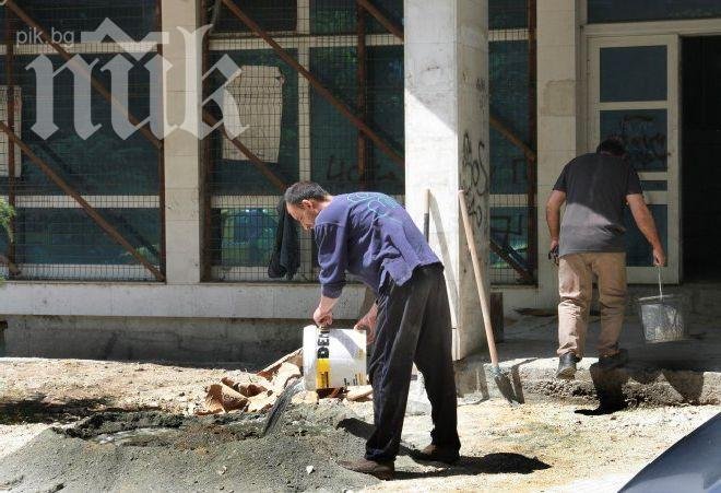 Цар Киро си довършва хотела