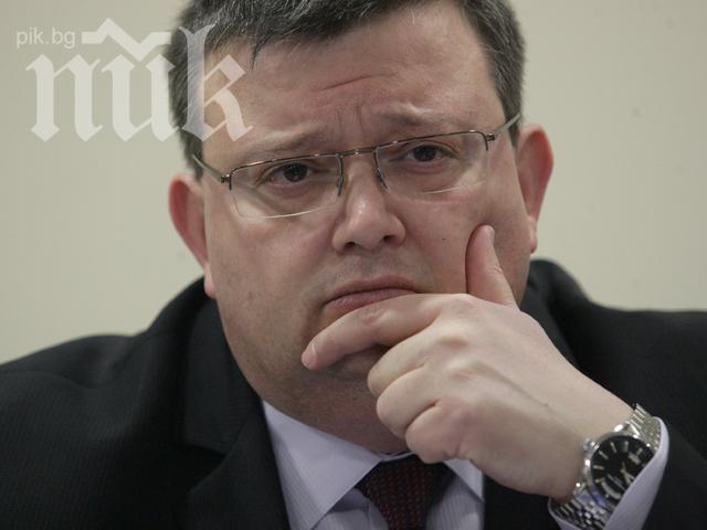 Цацаров успял да жегне МО с думите си, че гражданите са по-добре въоръжени от армията