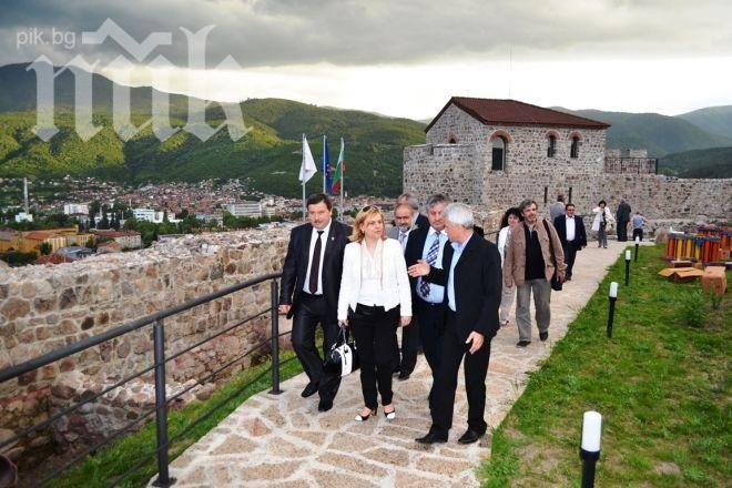 Министър Десислава Терзиева откри реставрираната византийска крепост „Перистера“ в Пещера
