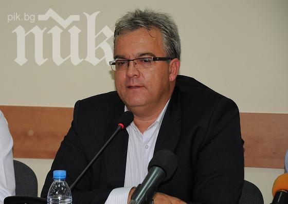 Кметът на Враца помага на хората с взривения бойлер