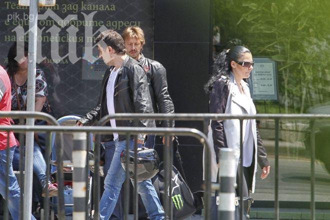 Само в ПИК! Асен Блатечки обикаля театрите и отчаяно търси работа, Диляна Попова го погна заради бебето (папарашки снимки)