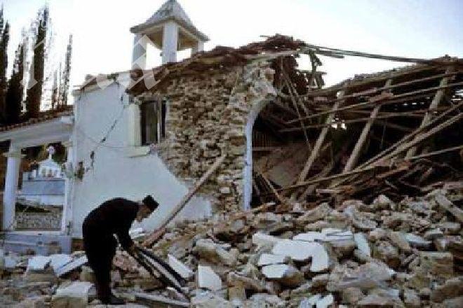 Безумие! 14 пернишки фамилии още живеят във фургони заради земетресението от 2012 г.