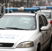 Тежка катастрофа пред МВР болница! Кола се заби в мантинела и отнесе пътен знак