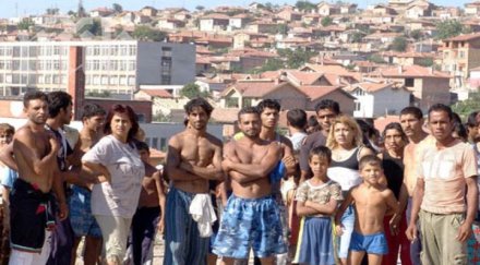 изключително ниска избирателна активност пловдивската шекер махала