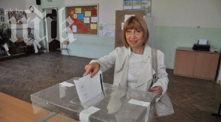 министър клисарова гласува варна