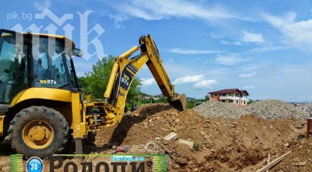 земна маса свлече кърджали затрупан работник