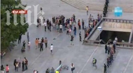 здрави момчета събират около ндк жандармерията нащрек