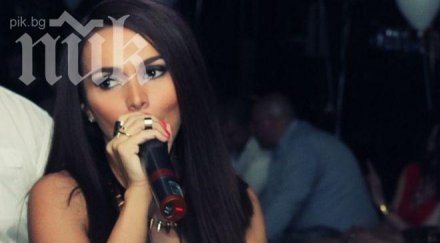 палав куриоз зърното алисия изскочи докато танцува азис участие снимка