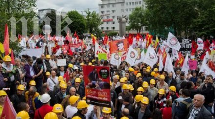 масов протест посещението ердоган кьолн