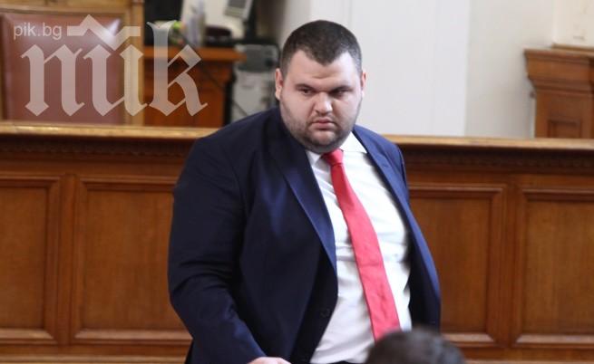 След малко бомба в ПИК! Горещ сблъсък Делян Пеевски - Протестна мрежа! Да дебнеш Пеевски от засада...