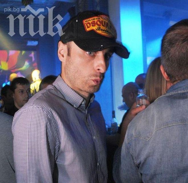 Бербатов се появи в еротичен клуб дегизиран с шапка (снимки)