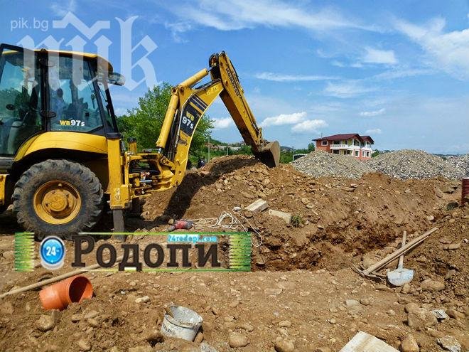 Земна маса се свлече в Кърджали, затрупан е работник