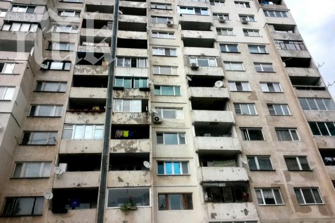 Отчаян скочи от покрив, загина на място