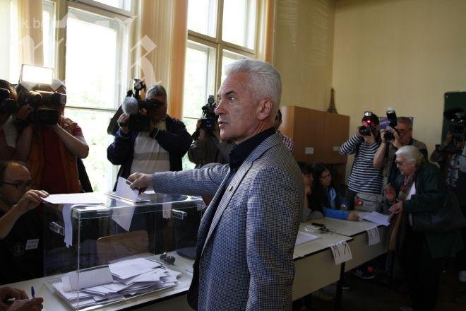 Сидеров: „Гласувах за това българските деца да имат за пример Левски, а не Кончита Вурст (снимки)