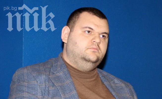 Колко е дозата за смелост на Би Ти Ви? Лесно е сега да плюете Пеевски, хайде пробвайте се с Маджо или Божков. Впрочем - Пеевски вече е по-четен от Ванга