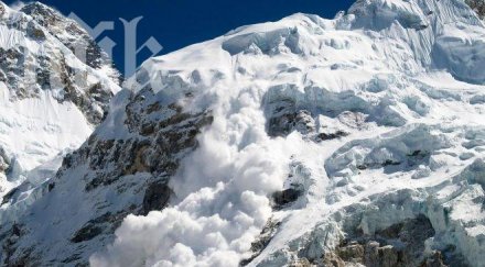 плевнелиев връчва почетния знак участници експедиции еверест