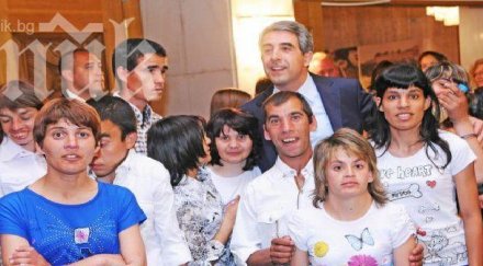 плевнелиев посрещна 200 абитуриенти неравностойно положение