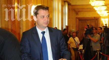 делян добрев моментът атака дистанцира управляващите