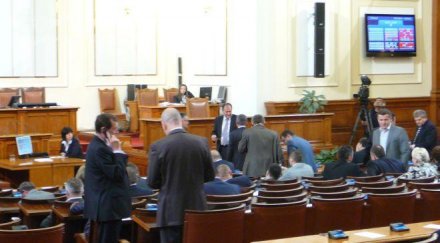 искат референдум отпадане субсидиите партиите