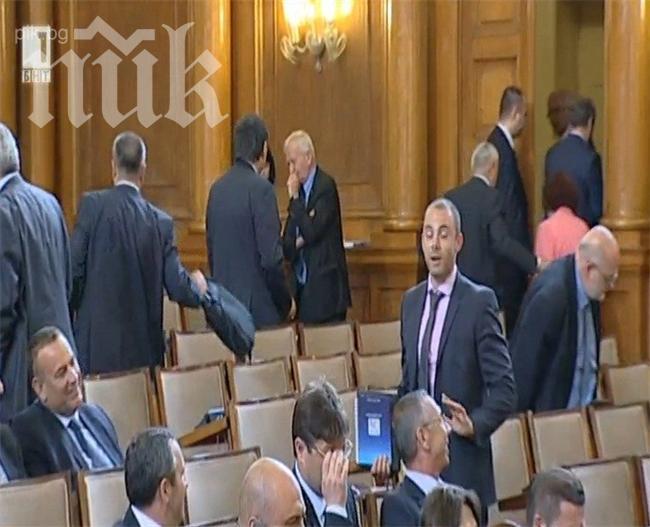 Вотът на недоверие ще се гласува в петък