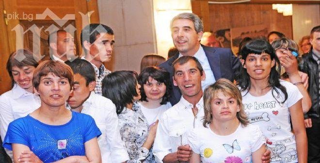 Плевнелиев посрещна 200 абитуриенти в неравностойно положение