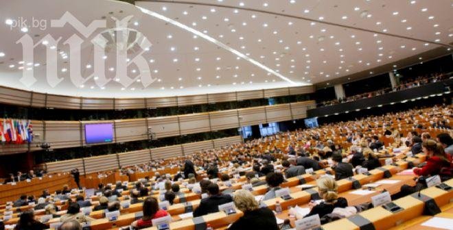 Германски неонацисти пращат един евродепутат