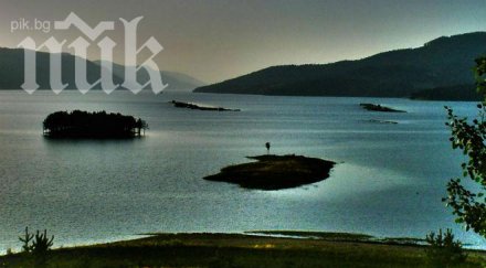 воден търговище язовир заля село хората бедстват отцепени света