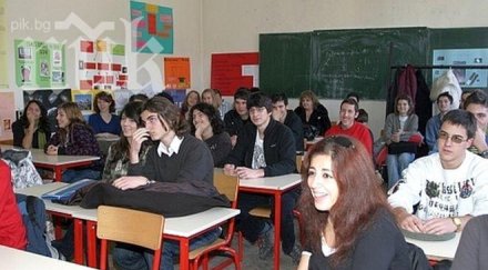 награждават финалистите конкурса млади таланти