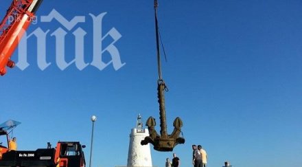 масивна котва извадиха морето приморско краси бъдещия музей снимки