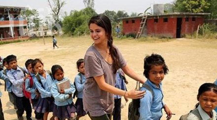 селена гомес лекува разбито сърце непал