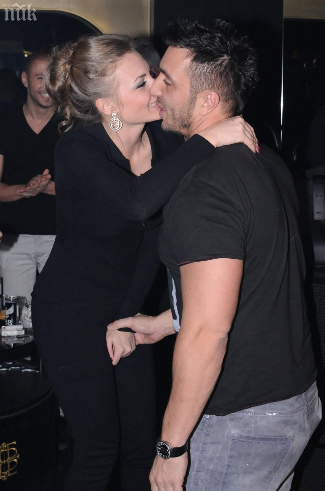 Коцето пълни Надя със силикон