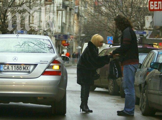 Лили Иванова спи с шофьора