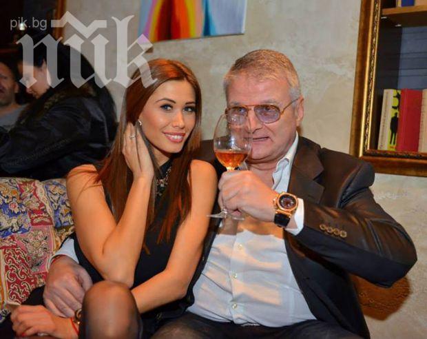 Ицо 100-те манекенки отсече: Сватба ще има! 