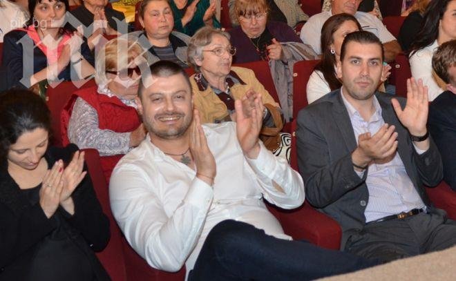 Бареков: Правителството се готви да профука 4 милиарда за месец