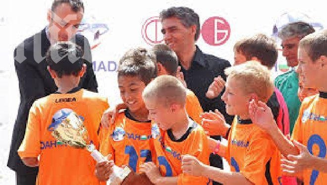 Не съм Бил Гейтс, за да оправям ЦСКА, категорично заяви днес Димитър Бербатов