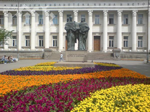 На учителя Лефтеров – с любов