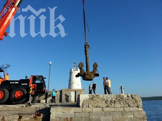 Масивна котва извадиха от морето край Приморско, ще краси бъдещия музей (снимки)