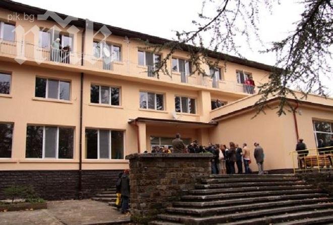 Скандално! Социалните констатираха системно пиянство в старчески дом в Стара Загора