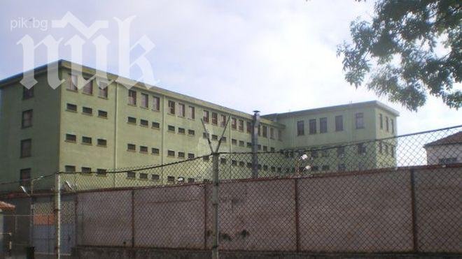 Надзирателите в затворите настояват за намаляване на работния ден