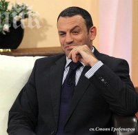 Муха нападна Юксел Кадриев пред камерите
