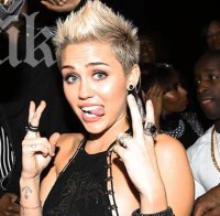 Мъж и жена нахлуха в къщата на Майли Сайръс, откраднаха „Мазерати” и бижута